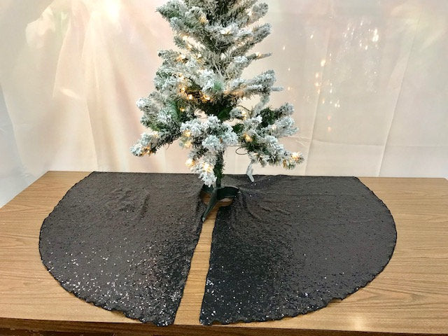 New Creations Fabric & Foam Inc, Decorative Sequins Christmas Tree Skirt